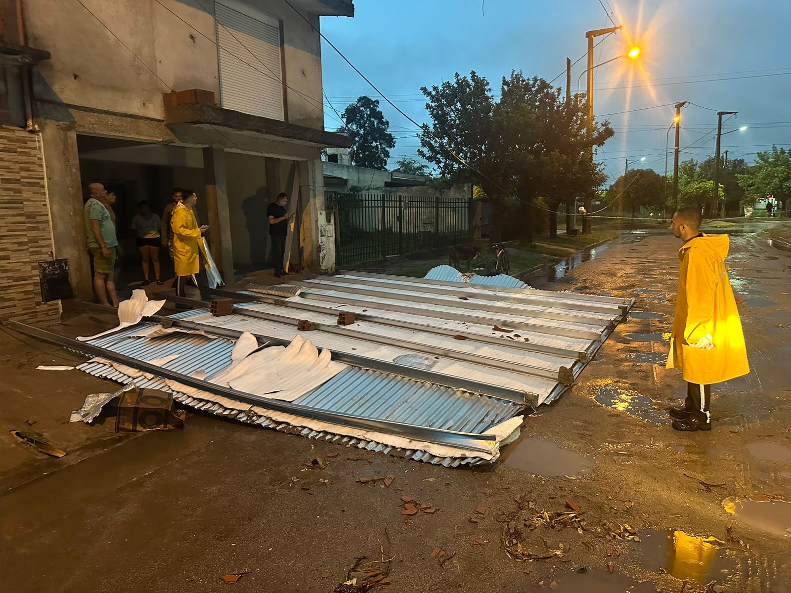 Temporal en Villa María: Voladura de techos, árboles caídos y calles ...